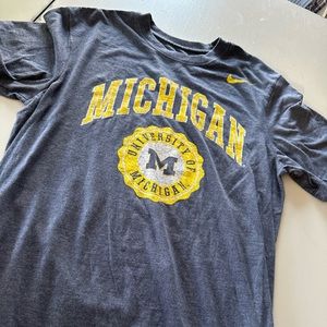 Men’s Michigan Wolverines Small Nike Tshirt